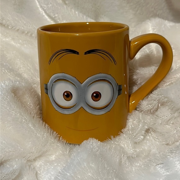 Despicable Me Two Eyed Minion Yellow Cermaic Mug - Picture 1 of 8